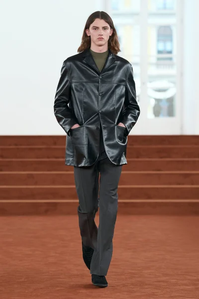 Look 14